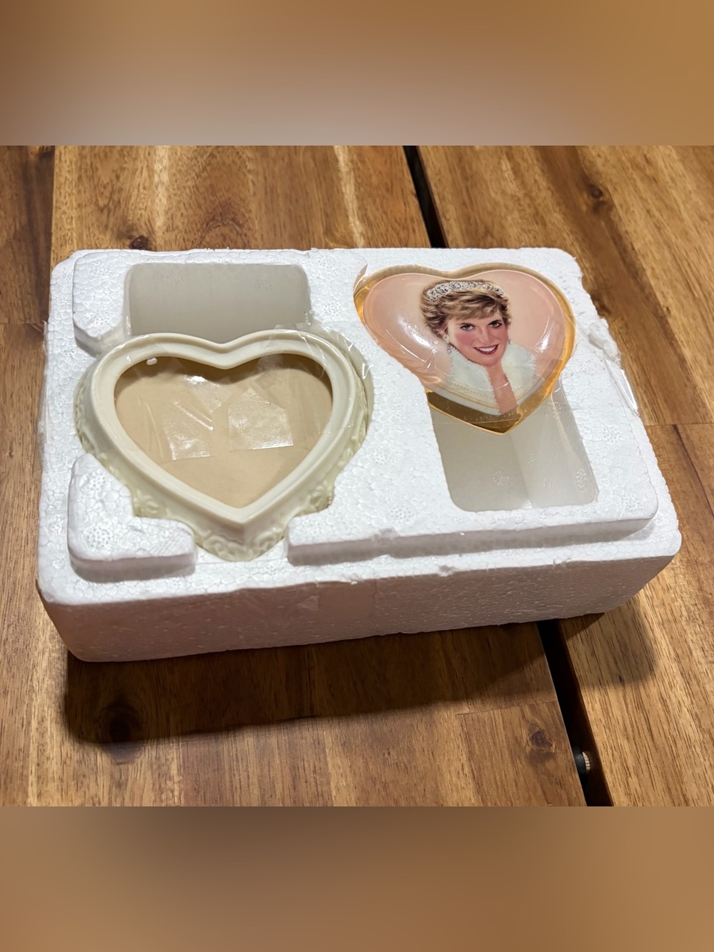 Vintage Princess Diana, Queen of Our Hearts Musical Box by Ardleigh Elliot 1998